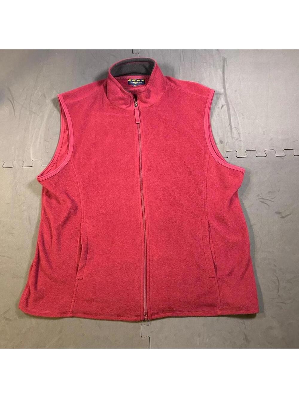 Red club room vest. Men’s size XXL.